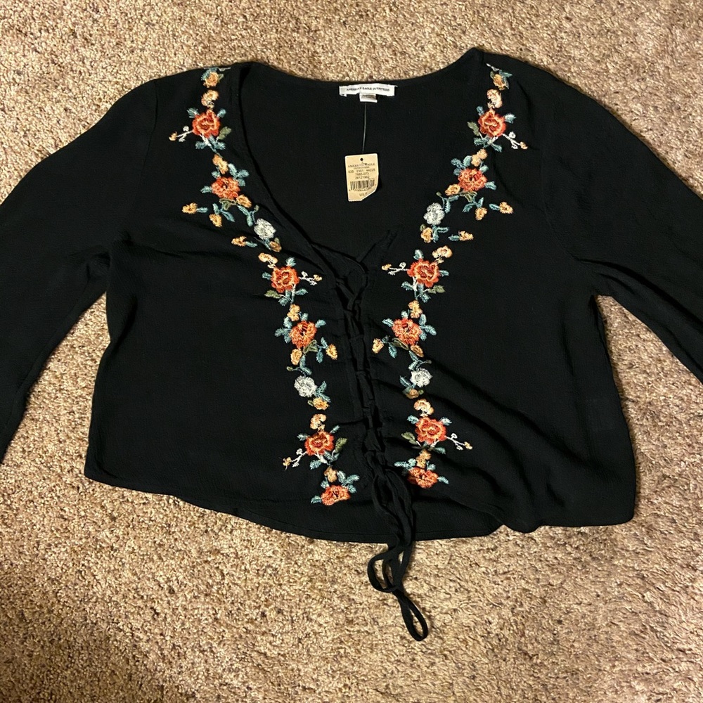 American Eagle floral embroidered crop top - Picture 1 of 8